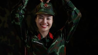 Khi Quốc ca vang lên trong Sao nhập ngũ, màn hình rực cờ đỏ sao vàng