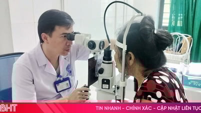Suýt hỏng mắt do dùng hạt na ngâm rượu gội đầu trị chấy