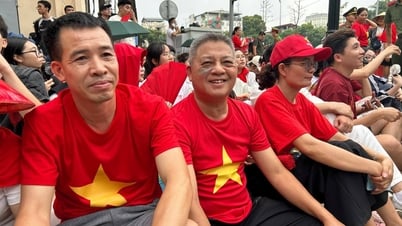 Đi bộ gần 20km để được xem tổng hợp luyện diễu binh, diễu hành A80