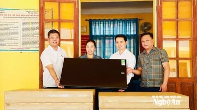 Báo và PTTH Nghệ An- Hội Golf Đà Nẵng trao hỗ trợ ngành giáo dục Bắc Lý