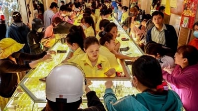 Giá vàng miếng SJC vượt 125 triệu/lượng