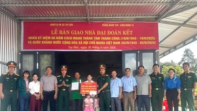 កងវរសេនាធំ ៧២៦ បានសម្របសម្រួលប្រគល់ផ្ទះ "មហាសាមគ្គី"