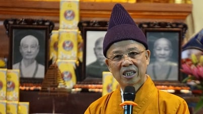 Nhà sư xây chùa to, tượng lớn có lãng phí không?