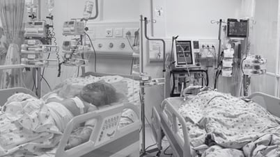 Hai chị em nhập viện trong tình trạng nguy kịch vì bị phóng hỏa