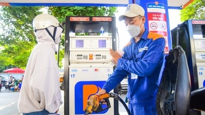 Giá xăng RON95-III tăng vượt mốc hơn 20.000 đồng/lít
