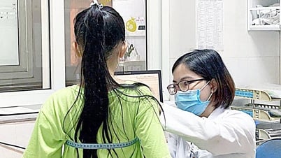Ngủ ít và ngủ trễ dễ dậy thì sớm