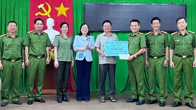 Khen thưởng Công an phường Mỹ Thới với nhiều thành tích trong công tác phòng, chống ma túy
