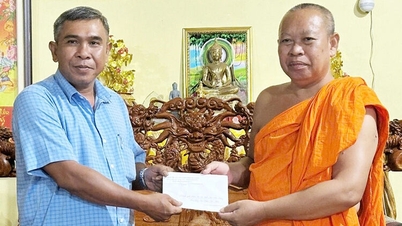 Lãnh đạo Sở Dân tộc và Tôn giáo thăm các trường hạ và chức sắc tiêu biểu
