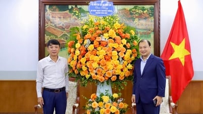 Thứ trưởng Thường trực Lê Hải Bình tiếp đoàn lãnh đạo Tạp chí Cộng sản thăm và chúc mừng Bộ VHTTDL nhân 80 năm Ngày truyền thống Ngành Văn hóa