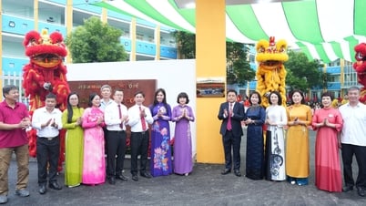 Bồ Đề gắn biển công trình Cải tạo, nâng cấp Trường THCS Gia Thụy, chào mừng Đại hội đại biểu Đảng bộ phường lần thứ I