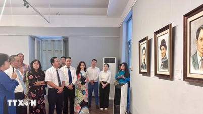 80 năm Quốc khánh: Tưởng nhớ Bác Hồ kính yêu qua tác phẩm hội họa