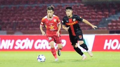 V-League: Cầu thủ trẻ bị ngoại binh chiếm đất