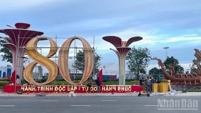 ការ​ត្រៀម​ខ្លួន​យ៉ាង​ប្រុង​ប្រយ័ត្ន​សម្រាប់​ការ​តាំង​ពិព័រណ៍​សមិទ្ធិ​ផល​ជាតិ​ដើម្បី​អបអរ​ខួប​លើក​ទី​៨០​នៃ​ទិវា​ជាតិ​ថ្ងៃ​ទី​២ កញ្ញា