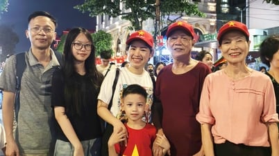 Người dân Nghệ An nô nức ra Thủ đô viếng Bác, hòa mình vào không khí đại lễ