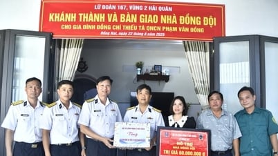 កងទ័ពជើងទឹកភូមិភាគ២ ប្រគល់ "ផ្ទះសមមិត្ត" ក្នុងឱកាសទិវាបុណ្យជាតិ ០២ កញ្ញា