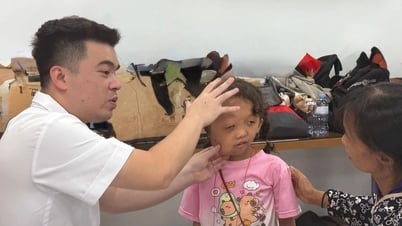 まれな遺伝病により、子どもの顔が歪む「巨大な」腫瘍が発症