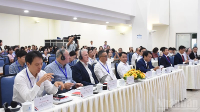 Khai mạc diễn đàn “Bồi dưỡng, đào tạo đội ngũ để triển khai hiệu quả việc đưa tiếng Anh thành ngôn ngữ thứ hai trong trường học”