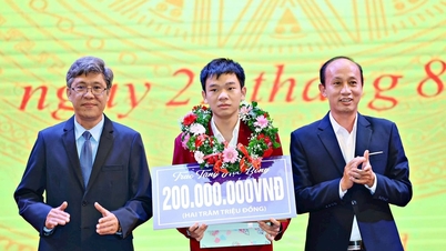 Học sinh đạt Huy chương Bạc Olympic Tin học quốc tế được tỉnh Lâm Đồng thưởng 200 triệu đồng