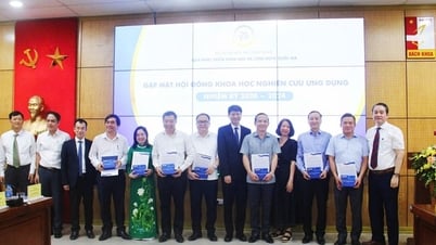 NAFOSTED는 응용 연구 과학 위원회에 경의를 표하며 2024-2026년 새 임기를 시작합니다.
