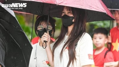 Dự báo thời tiết 10 ngày tới: Hà Nội hứng đợt mưa lớn, Biển Đông đón bão