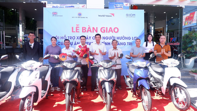 Trao gói hỗ trợ sinh kế cho người di cư trong tình trạng dễ bị tổn thương