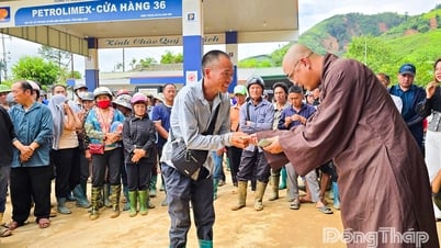 リエンホア寺はソンラ省とディエンビエン省の人々を支援するために1,000個の贈り物を贈りました