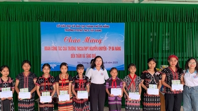 "Ngày yêu thương" với thầy trò vùng cao
