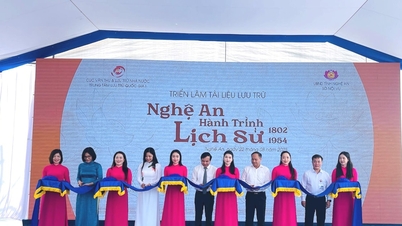 Khai mạc Triển lãm tài liệu lưu trữ 'Nghệ An - Hành trình lịch sử 1802 - 1954'