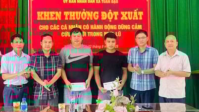 Xã Tuấn Đạo khen thưởng hai dân quân dũng cảm cứu người trong mưa lũ