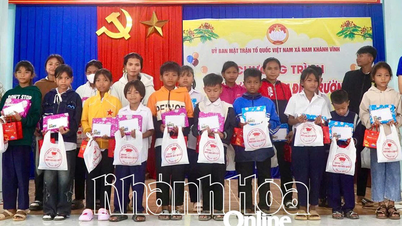ชุมชนน้ำคานห์วินห์จัดโครงการ "ช่วยเหลือเด็กๆ ไปโรงเรียน"