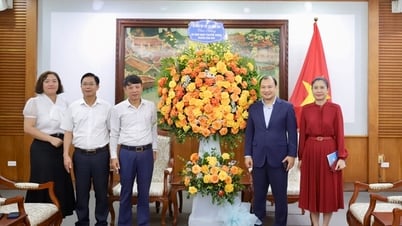 Bộ Biên tập Tạp chí Cộng sản chúc mừng Bộ VHTTDL nhân kỷ niệm 80 năm Ngày truyền thống ngành Văn hóa
