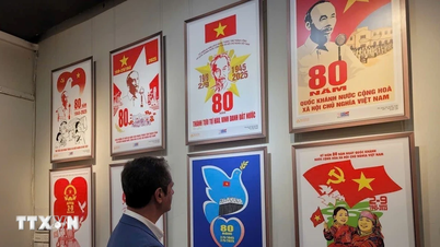 Inauguración de la Exposición de Pinturas de Propaganda para Celebrar la Revolución de Agosto y el Día Nacional el 2 de Septiembre