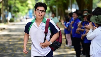 What are the admission scores of Ho Chi Minh City University of Industry and University of Finance and Marketing?