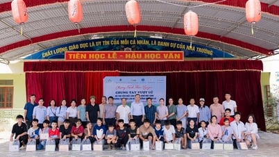 ចូលរួមចែករំលែកក្តីស្រលាញ់ដល់សិស្សានុសិស្សនៅតំបន់ទឹកជំនន់ត្រាឡាន់