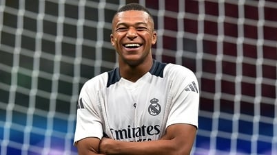 Kylian Mbappe breaks C. Ronaldo's record at Real Madrid