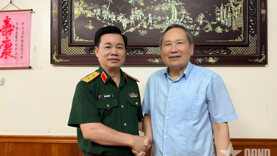 Trung tướng Đỗ Xuân Tụng thăm, tri ân Trung tướng Phùng Khắc Đăng