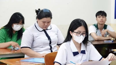 النتيجة المرجعية لجامعة فام نغوك ثاتش للطب: انخفض تخصص الصيدلة بأكثر من 3.5 نقطة