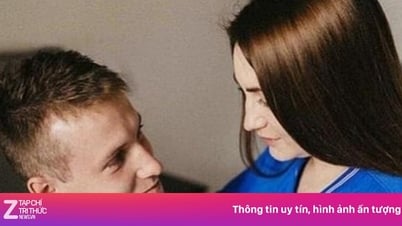 لاعب كرة قدم مثلي الجنس يعتزل اللعب لرعاية طفلته مع صديقته