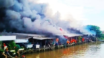 บ้านหลายสิบหลังถูกไฟไหม้ในตลาดที่ก่าเมา