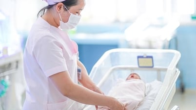 Đón bé trai 1,7kg chào đời từ người mẹ có khối u ác tính
