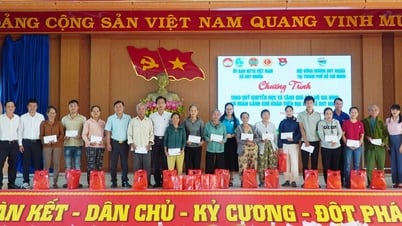 Landsmann Duy Nghia spendet 100 Millionen VND zur Unterstützung von Bildung und benachteiligten Haushalten