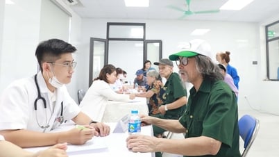 Phường Vĩnh Hưng: Khám bệnh, phát thuốc cho gần 500 người có công và người cao tuổi dịp Quốc khánh