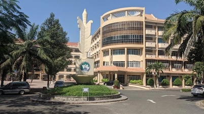 أعلى درجة في علم أصول التدريس الأدبي في جامعة دونج ناي