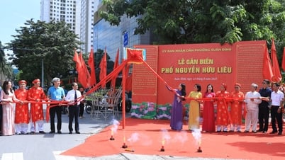 Phường Xuân Đỉnh gắn biển tên phố Nguyễn Hữu Liêu và Doãn Khuê