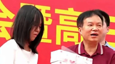 Tranh cãi thưởng tiền khủng cho học sinh giỏi