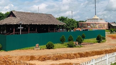 Tạm dừng đón khách tham quan tại di tích Đôi bờ Hiền Lương - Bến Hải