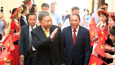 El Secretario General To Lam entregó la Medalla Laboral de Primera Clase al Ministerio de Cultura, Deportes y Turismo.