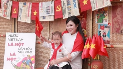 Ambiance d'enregistrement animée sur la place Ho Chi Minh à l'occasion des vacances du 9 février