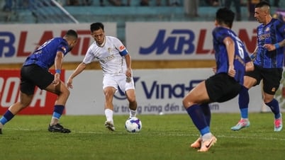 ក្រុម Hanoi FC បាន​ប្រកួត​ចាញ់​ក្រុម HA Gia Lai យ៉ាង​ខក​ចិត្ត ដោយ​ចាញ់​ក្នុង​ការ​ប្រជែង​ដណ្តើម​ជើងឯក