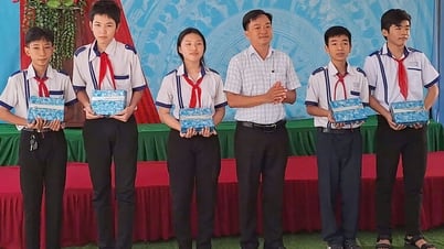 La commune de My Hoa Hung a lancé le « Mois d'action pour l'éducation » en 2025